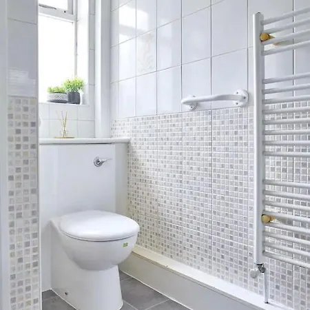 Spacious 3 Bedroom House In Nottingham Extérieur photo