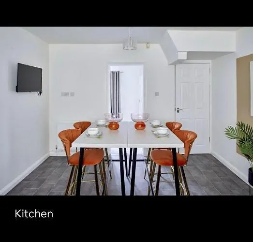 Spacious 3 Bedroom House In Nottingham