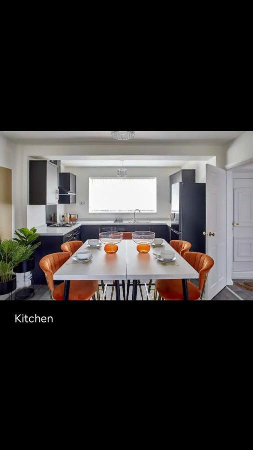 Spacious 3 Bedroom House In Hébergement de vacances Nottingham